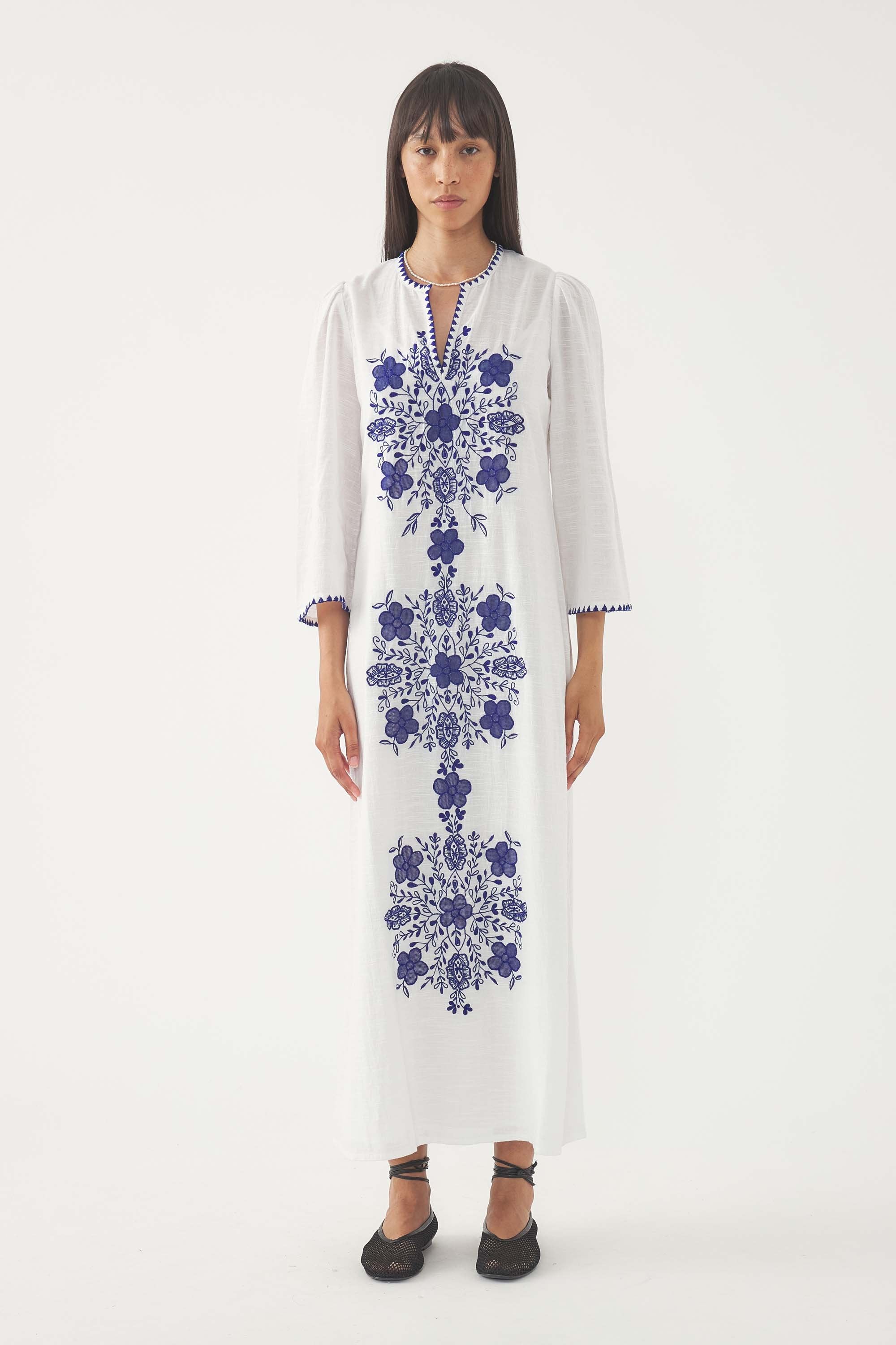 Vestido largo bordado Vahani